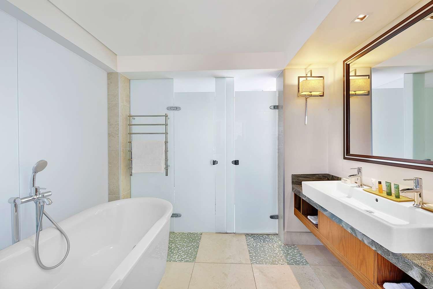 HILTON WINDHOEK 144836 — 3