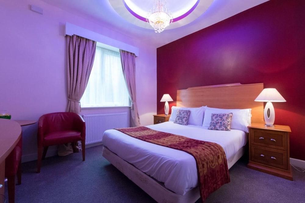 The Pearl Hotel — 6