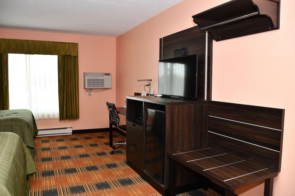 Regency Inn &amp; Suites — 10