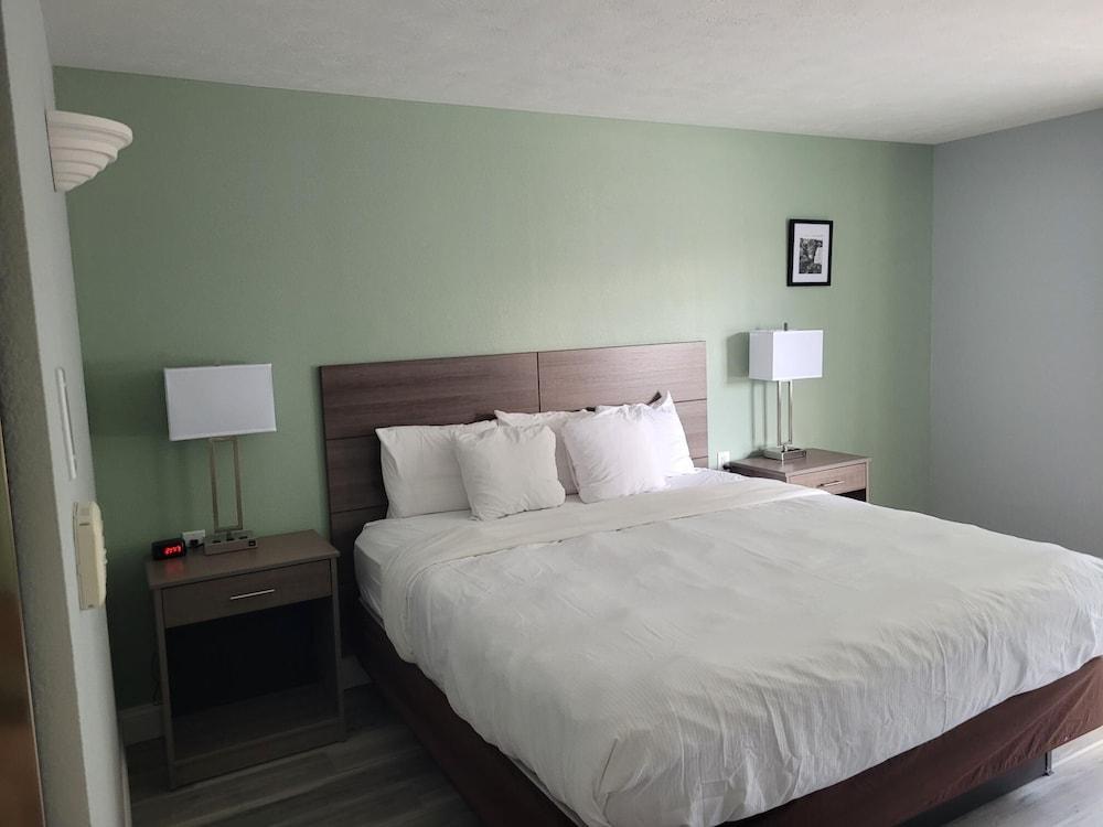 Evergreen Resort — 6