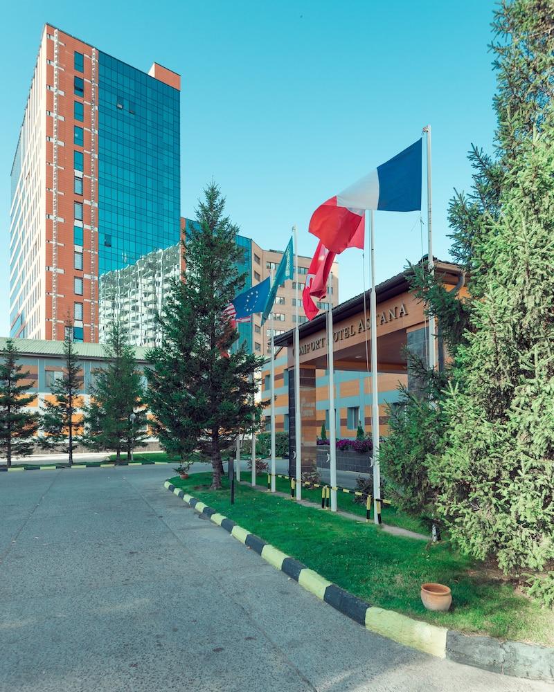 Comfort Hotel Astana — 1