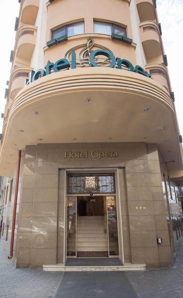 OPERA HOTEL 93196 — 1