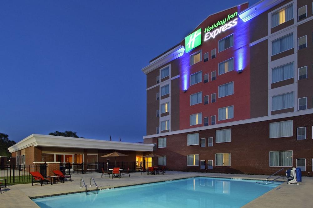 Holiday Inn Express Augusta Downtown — 1