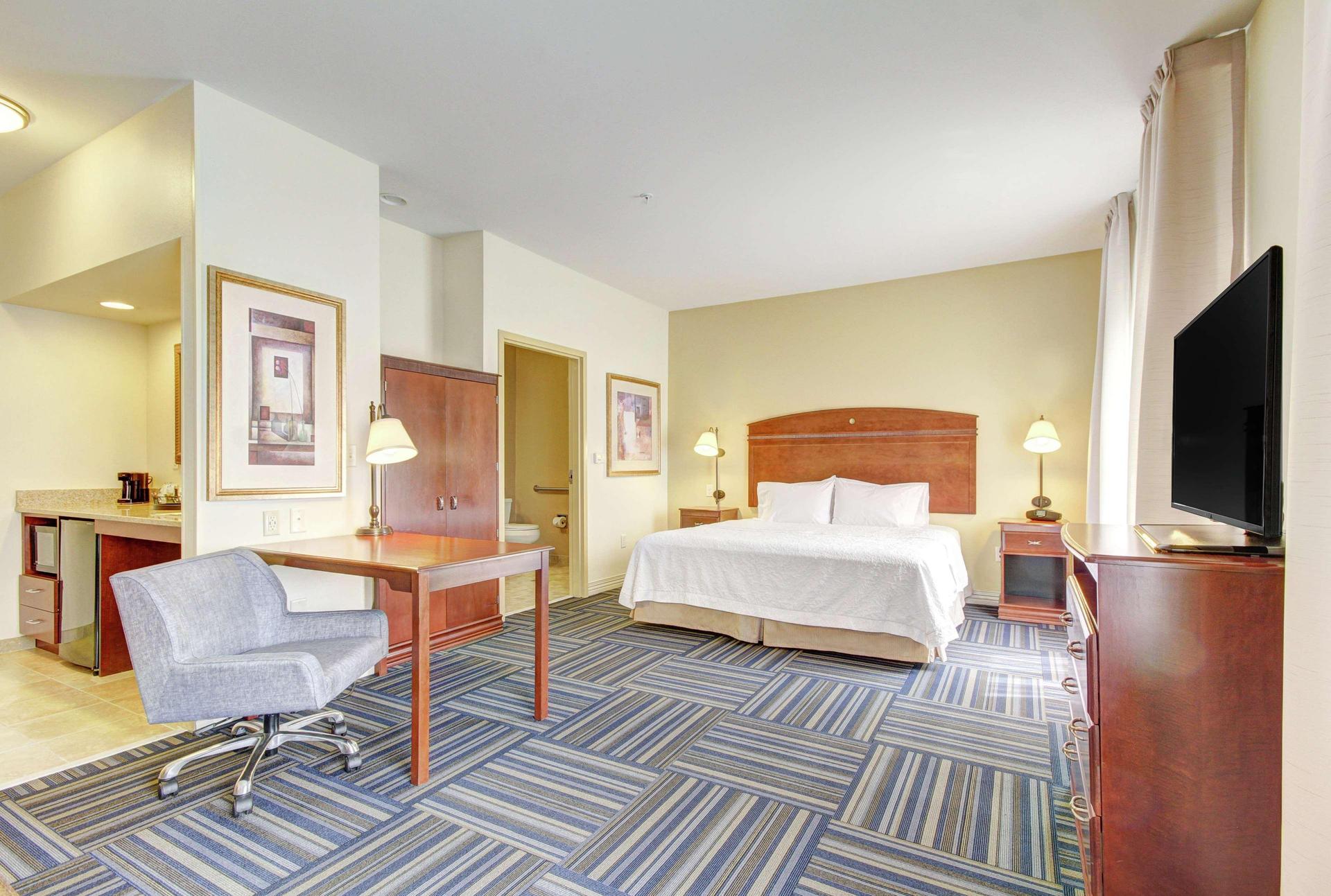 Hampton Inn & Suites Alexandria MN — 7