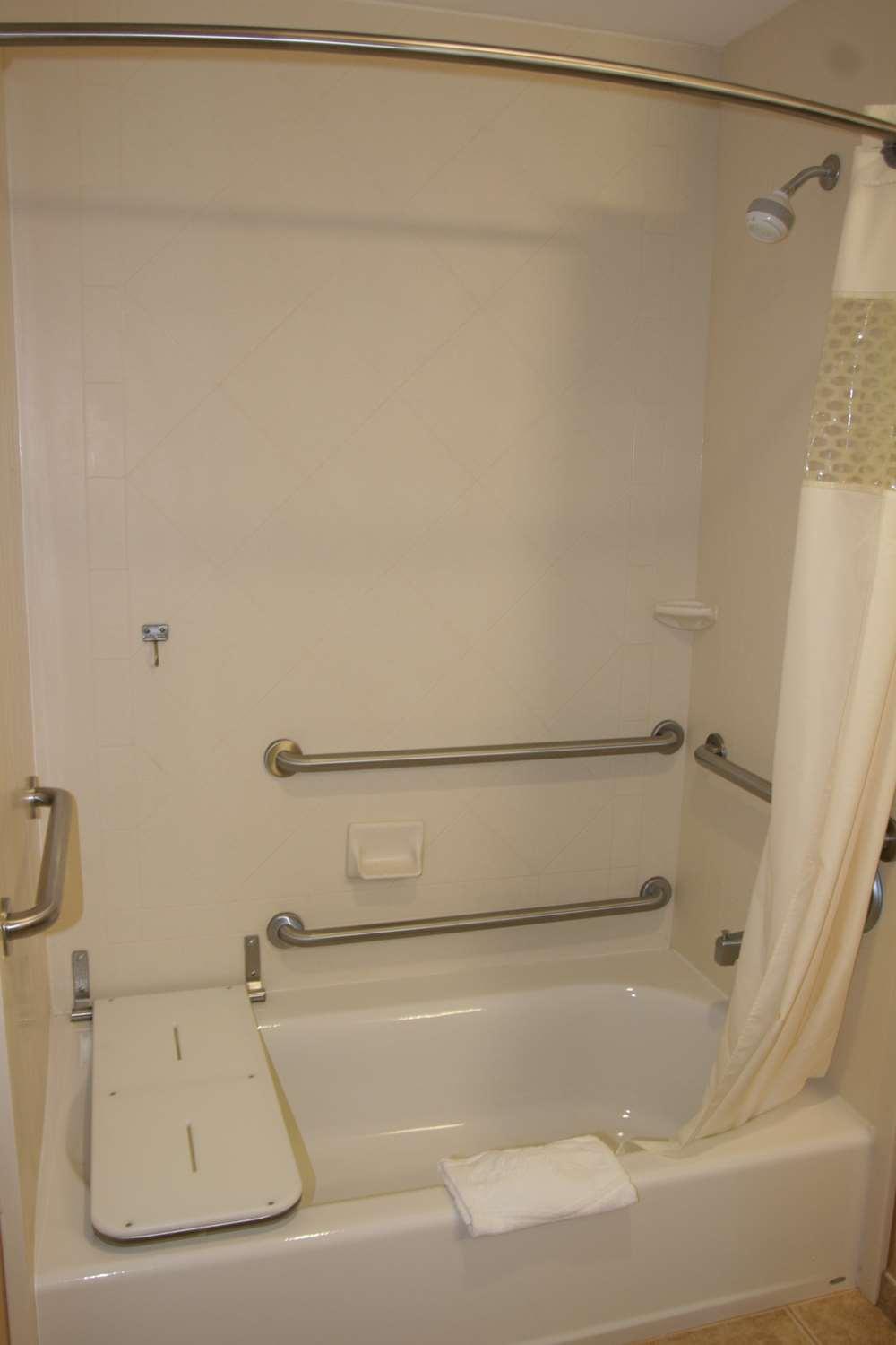 Hampton Inn and Suites Folsom — 4
