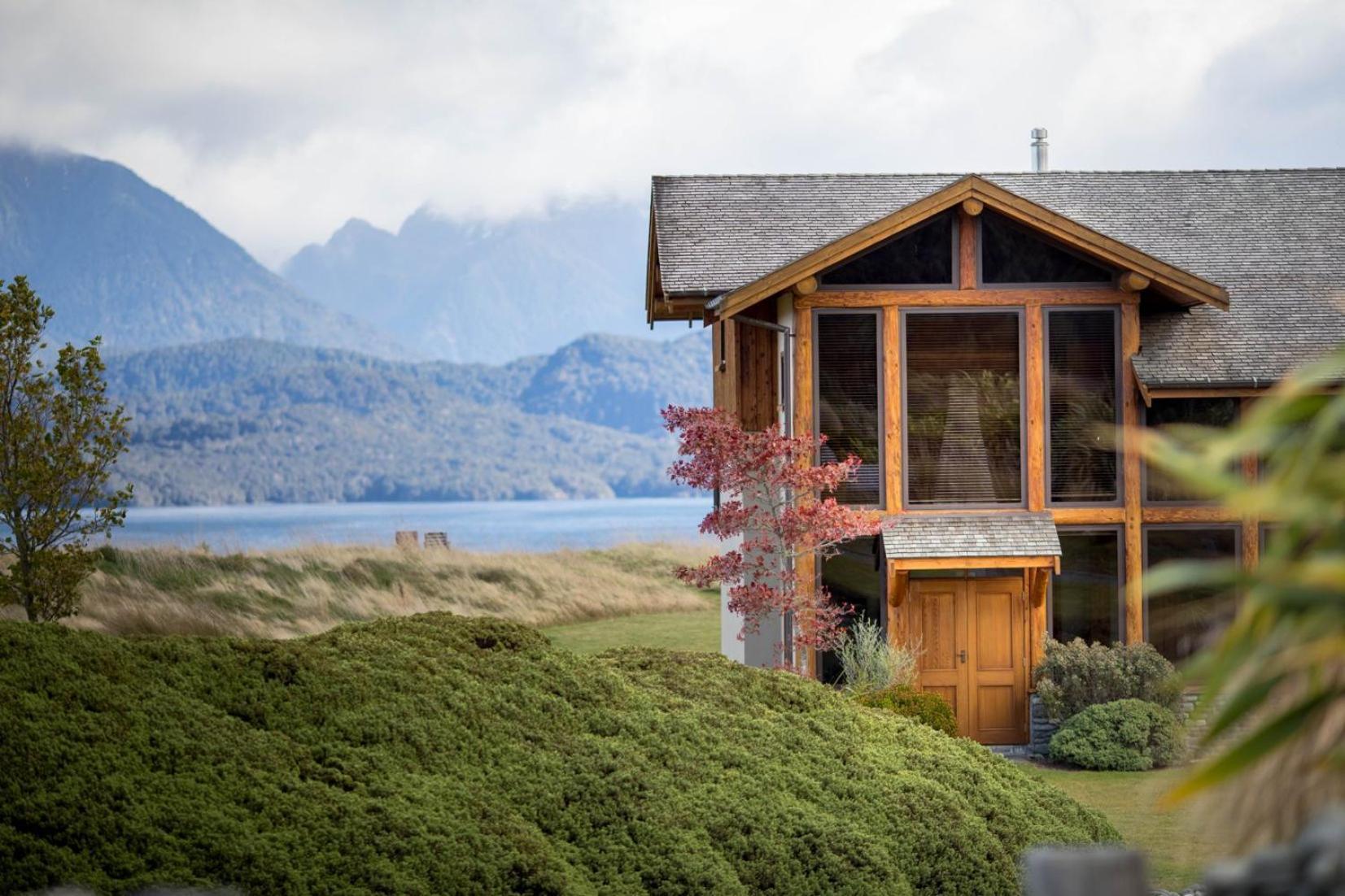 FIORDLAND LODGE 90787 — 2