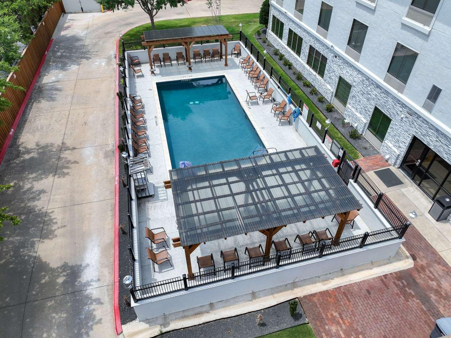 Hampton Inn & Suites Denton — 10