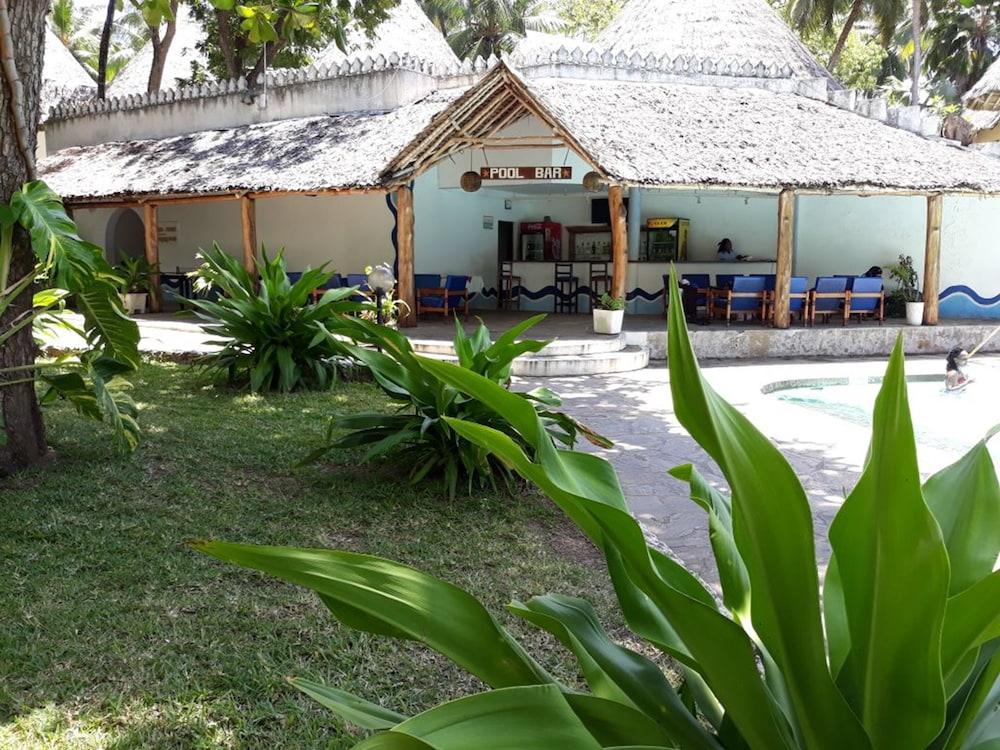 Plaza Beach Hotel — 1