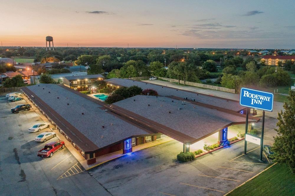 Rodeway Inn Georgetown TX — 1