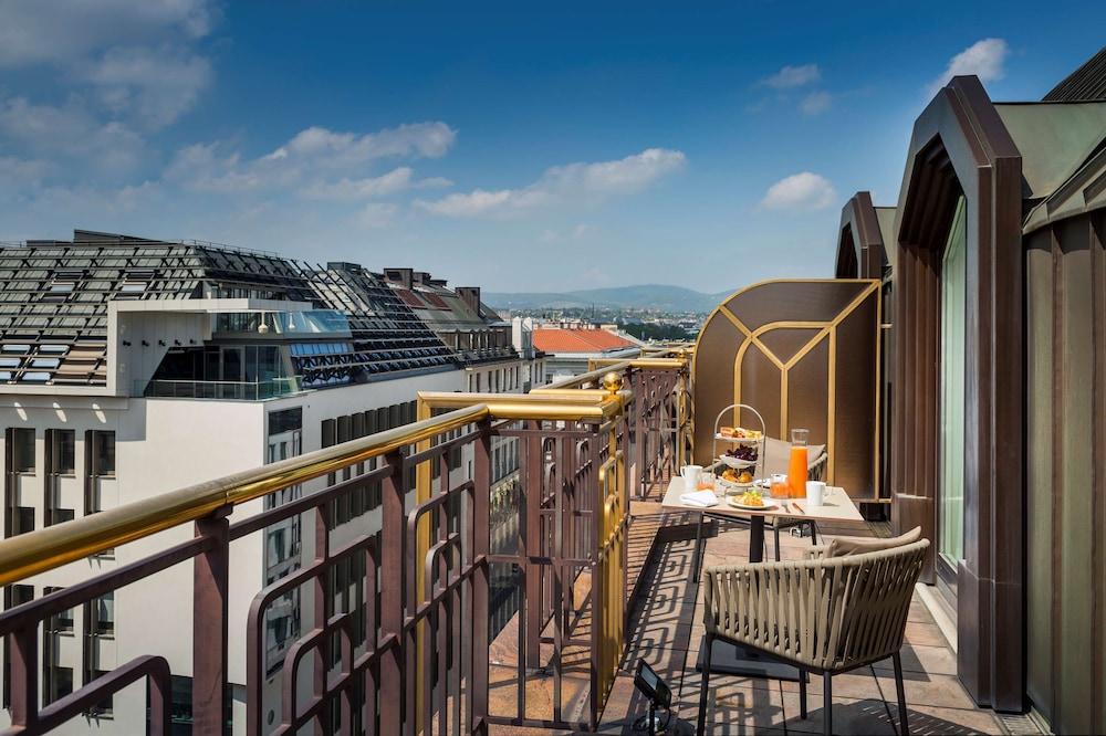 HILTON VIENNA PLAZA 2314 — 1