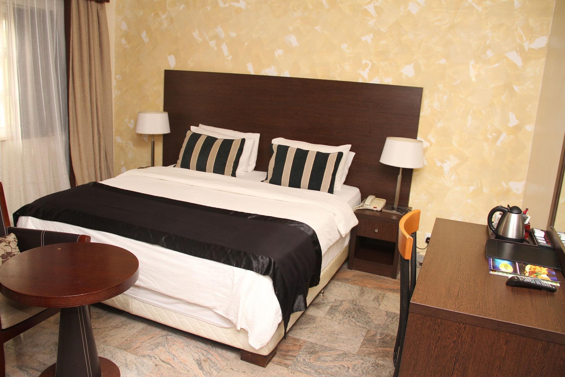 PROTEA HOTEL APO APARTMENTS — 4