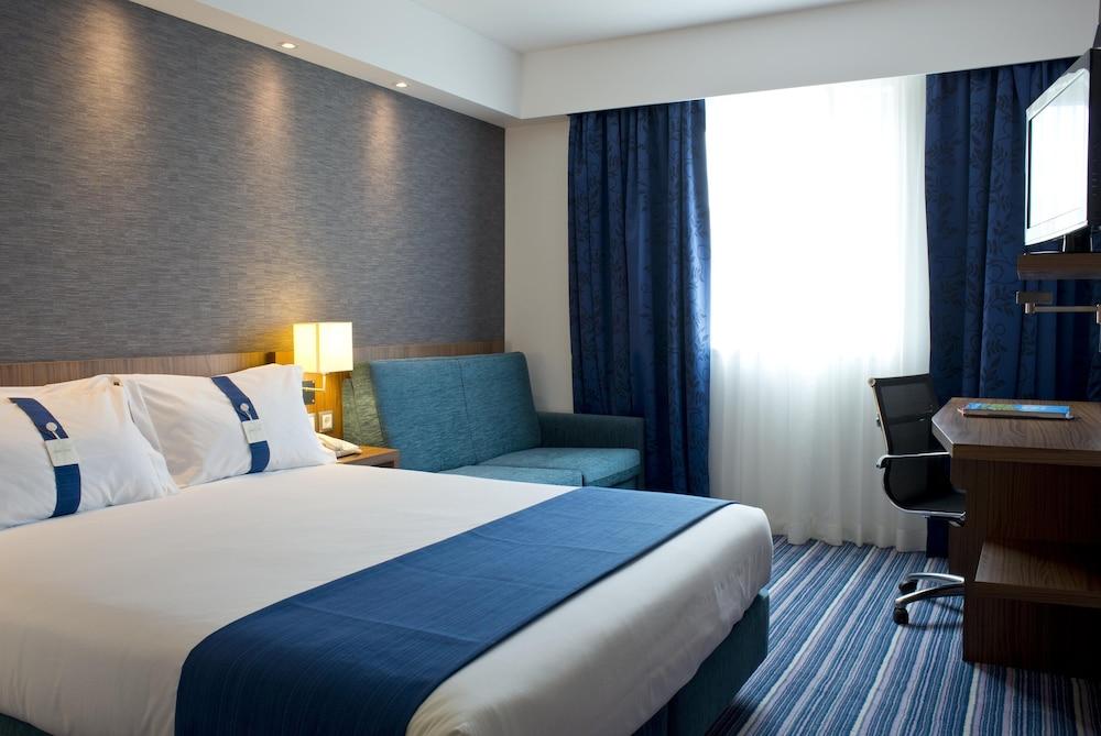 Holiday Inn Express Wakefield — 9