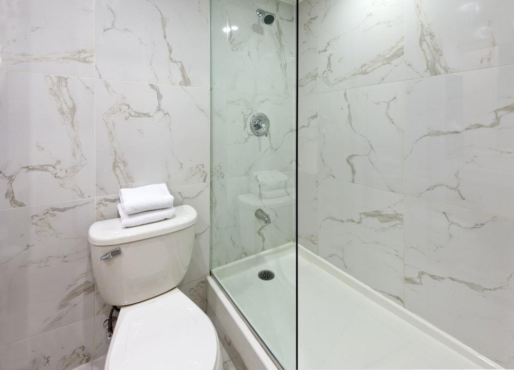 BOND PLACE HOTEL 3144 — 9
