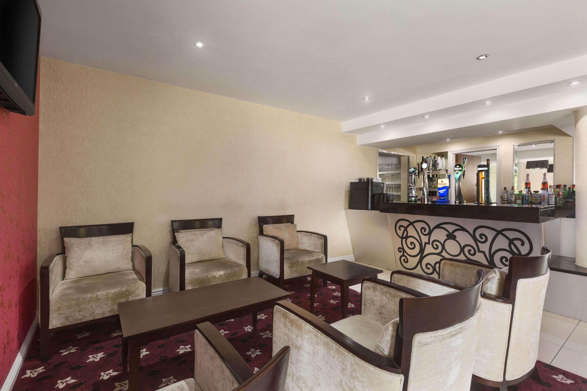 Ramada by Wyndham Oldbury Birmingham — 6