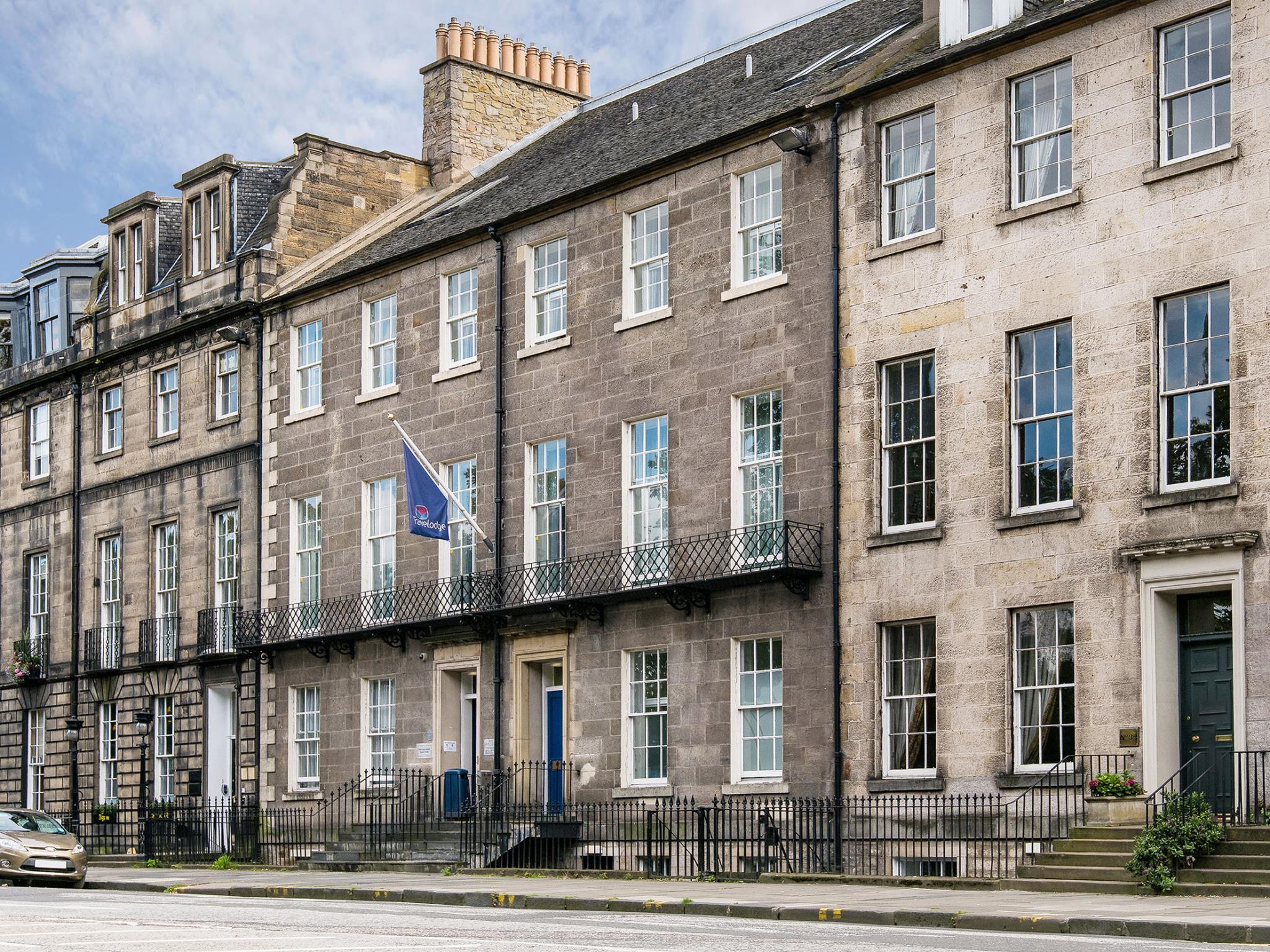 Travelodge Edinburgh Central Queen Street — 1
