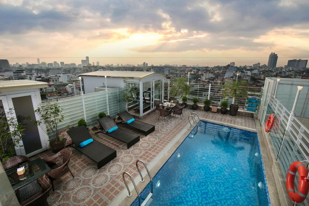 Silk Queen Hotel — 1