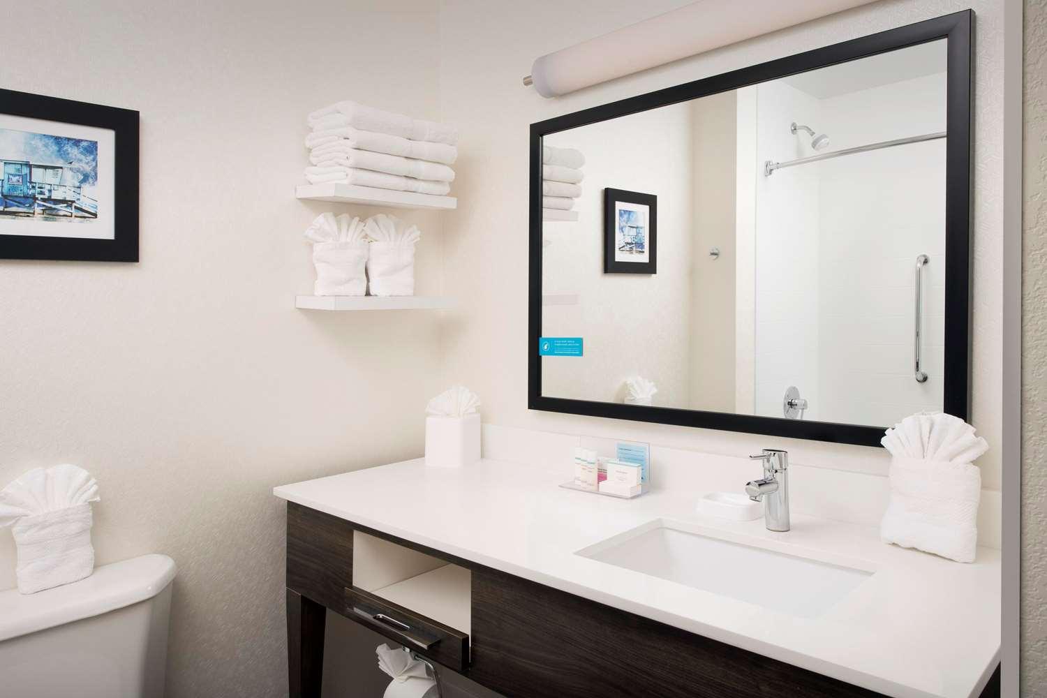 Hampton Inn & Suites Anaheim - Garden Grove — 1