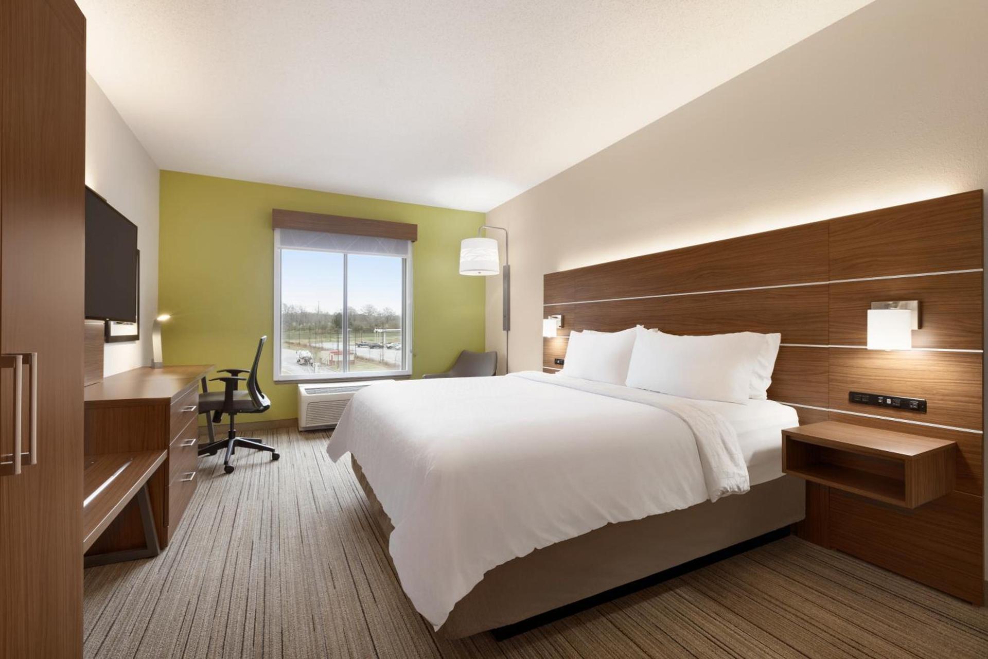 Hampton Inn Defiance — 7