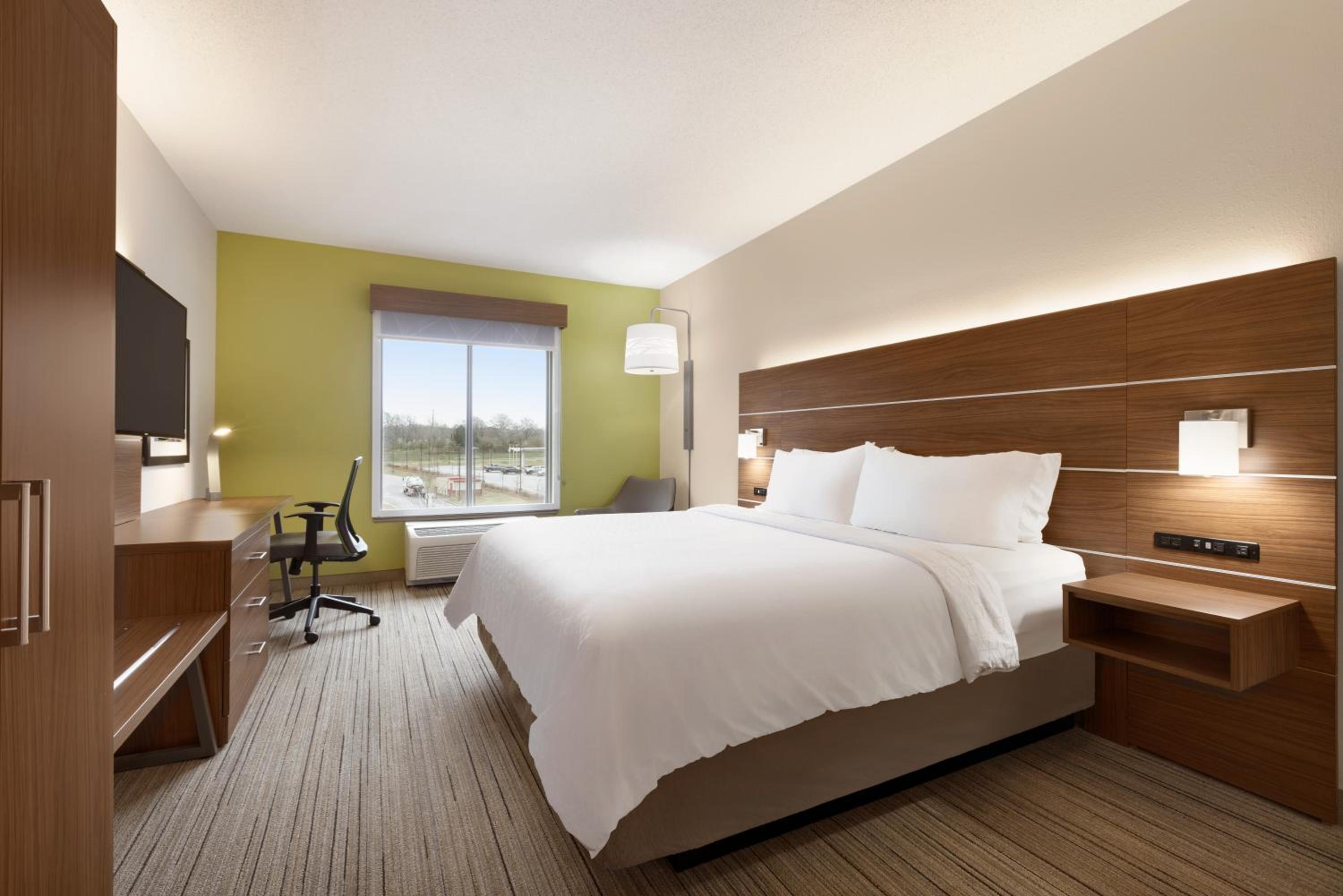 Hampton Inn Defiance — 7