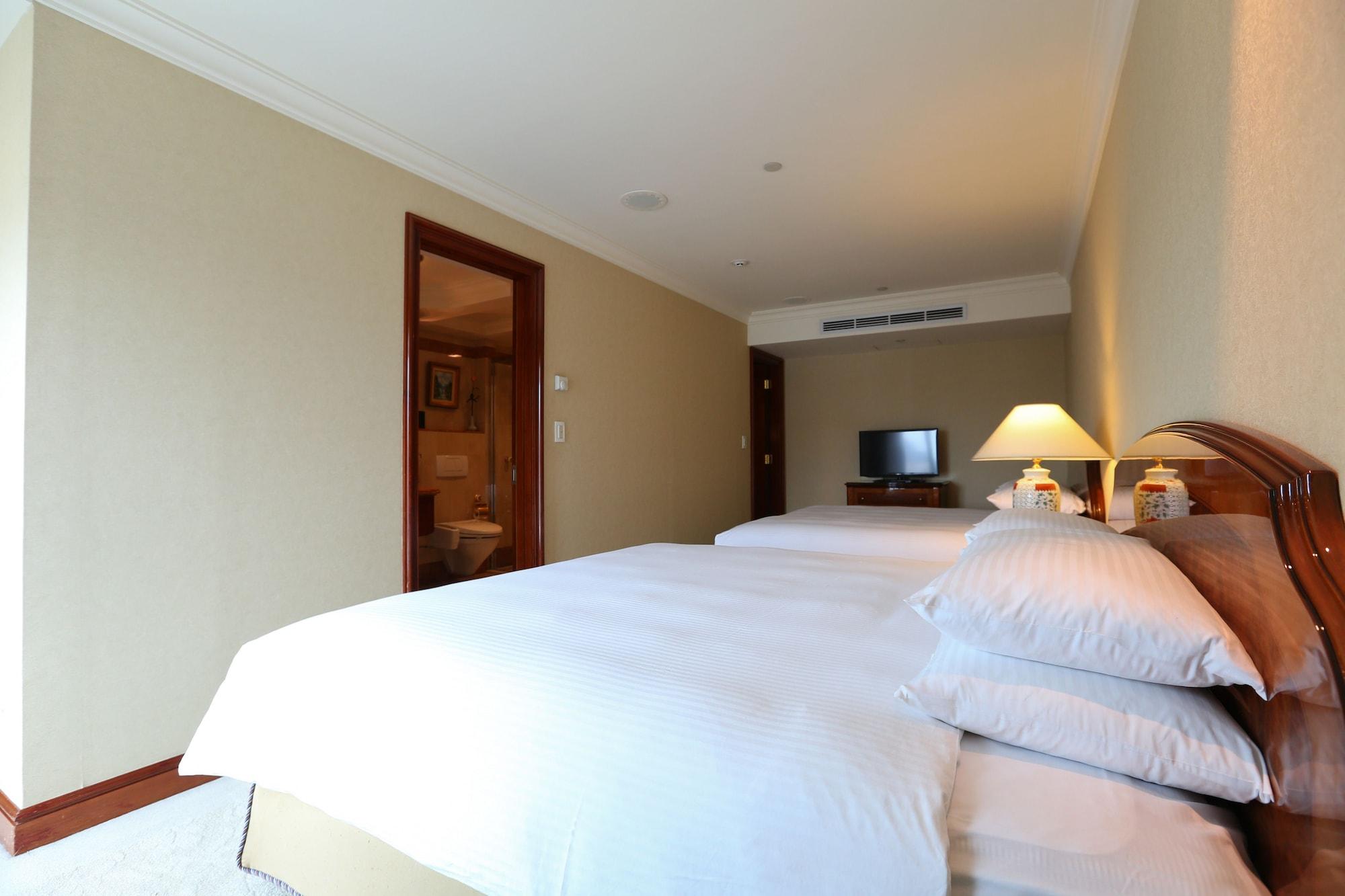 EVERGREEN LAUREL — 10