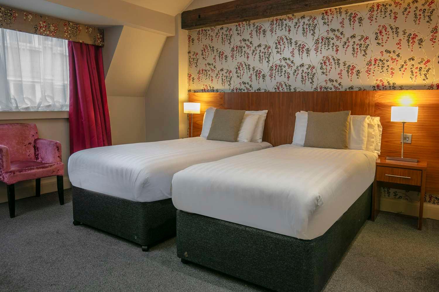 Heywood House Hotel — 8