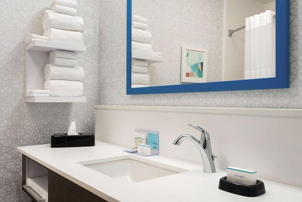 Hampton Inn and Suites Ft Wayne North — 6