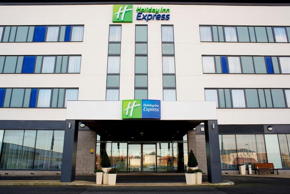 HOLIDAY INN EXPRESS ROTHERHAM - NORTH — 1