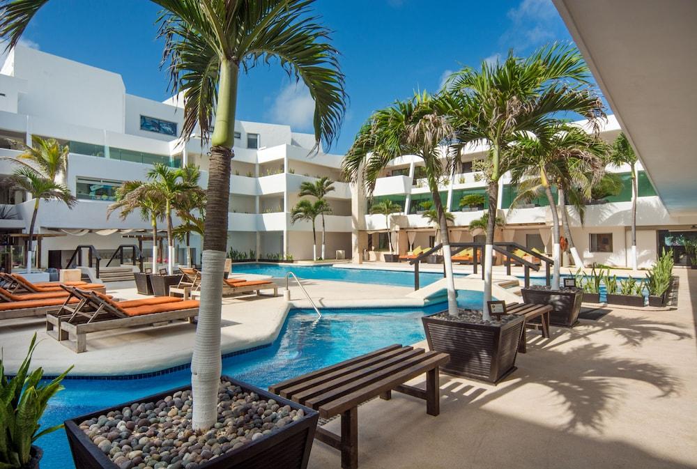 Flamingo Cancun All Inclusive 93132 — 1