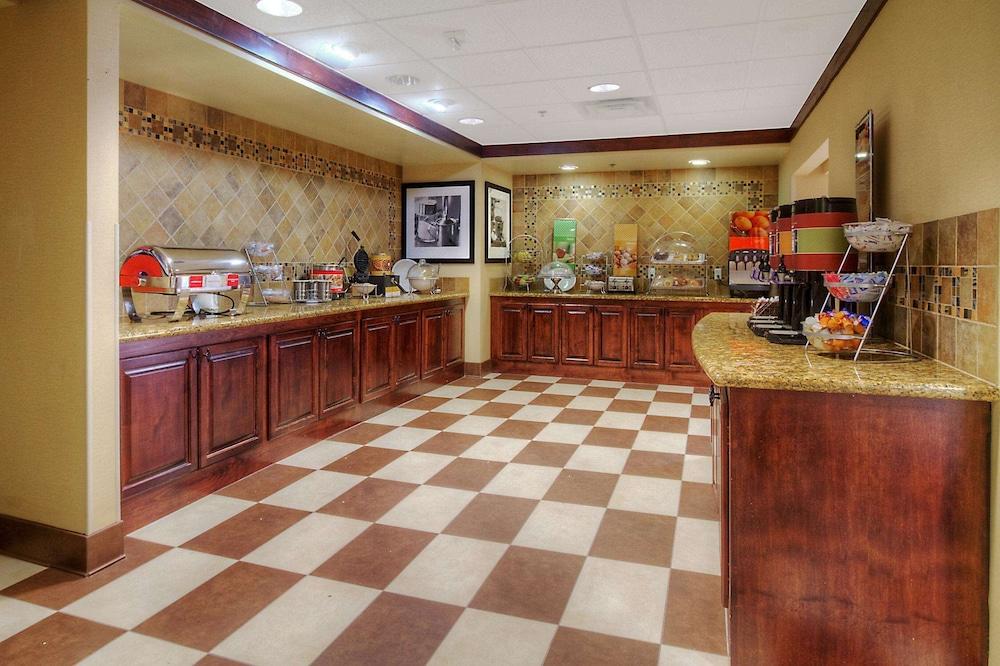 Hampton Inn & Suites Altus — 6