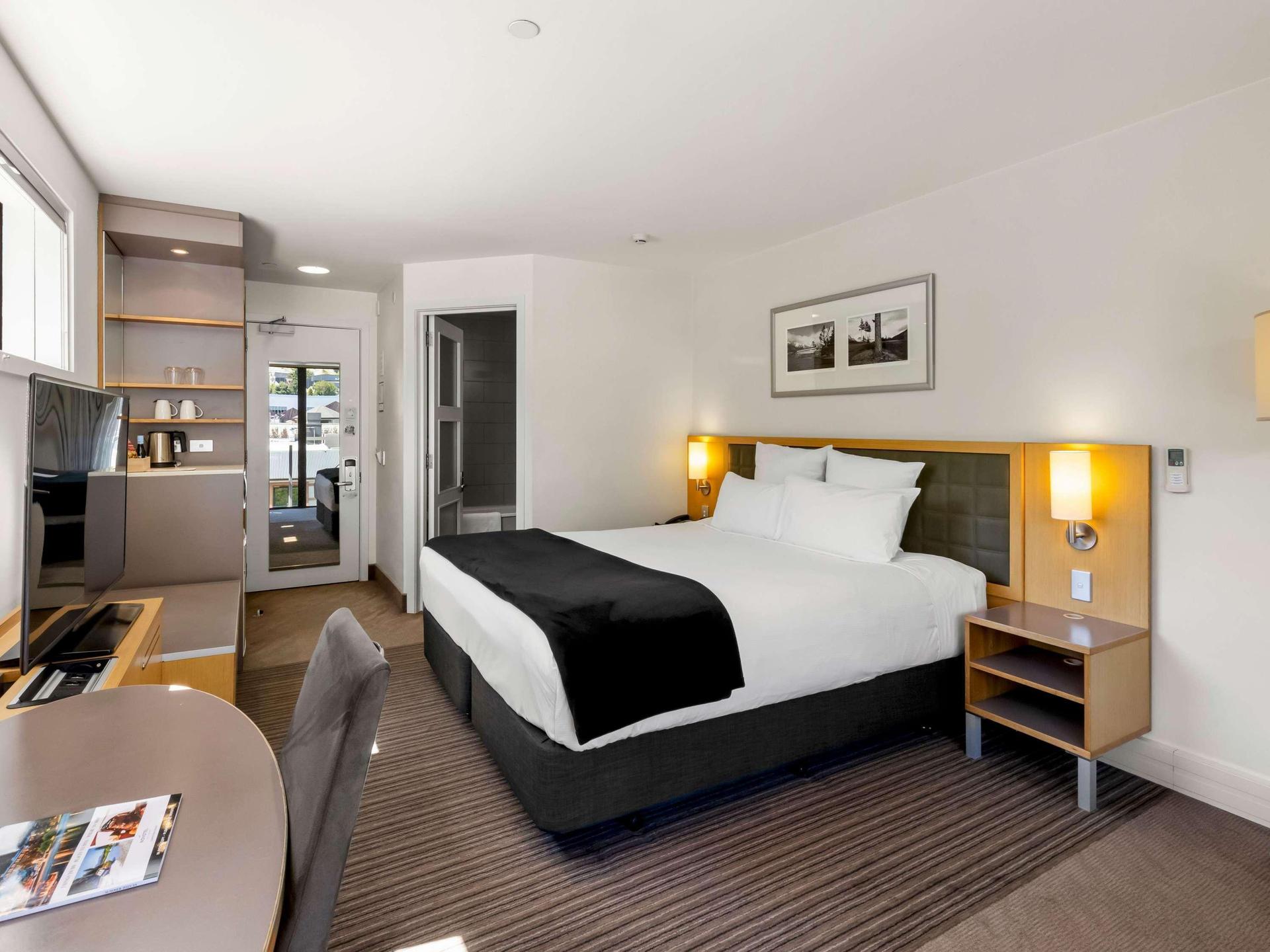 NOVOTEL QUEENSTOWN LAKESIDE — 8