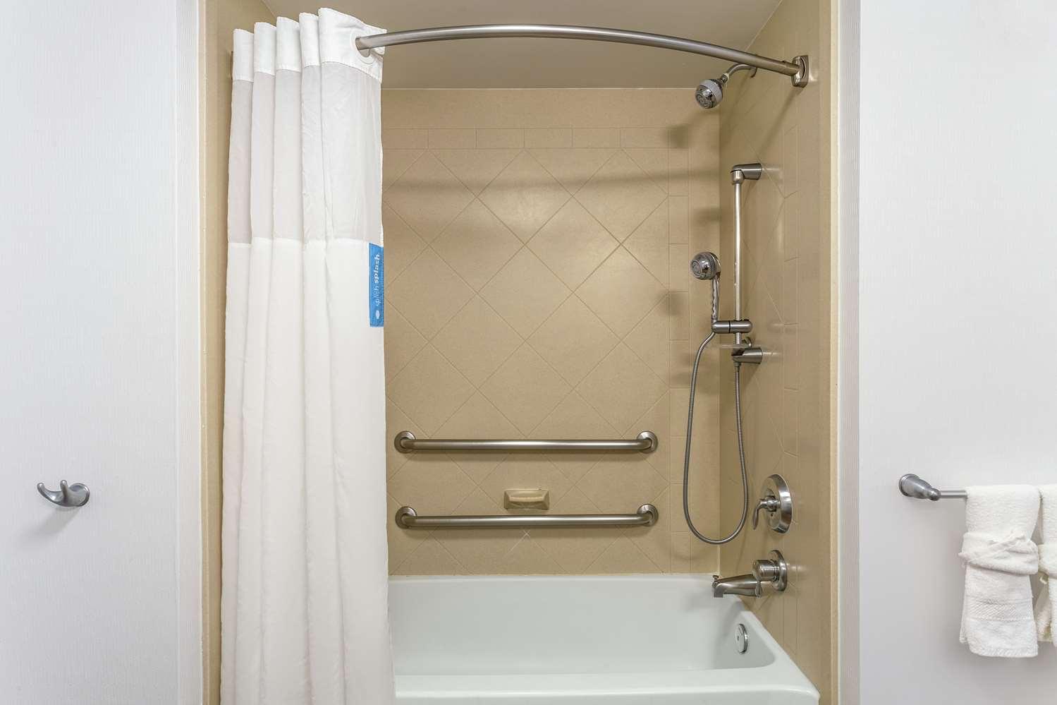 Hampton Inn & Suites Chicago-Libertyville — 1