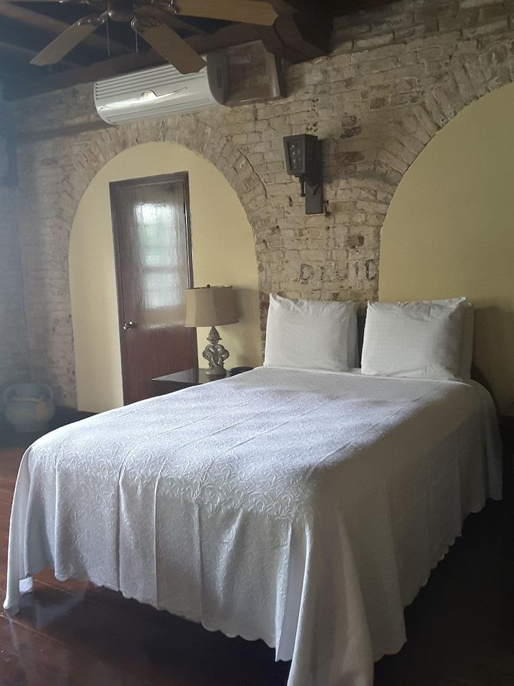 Copper and Lumber Store Hotel Boutique — 10