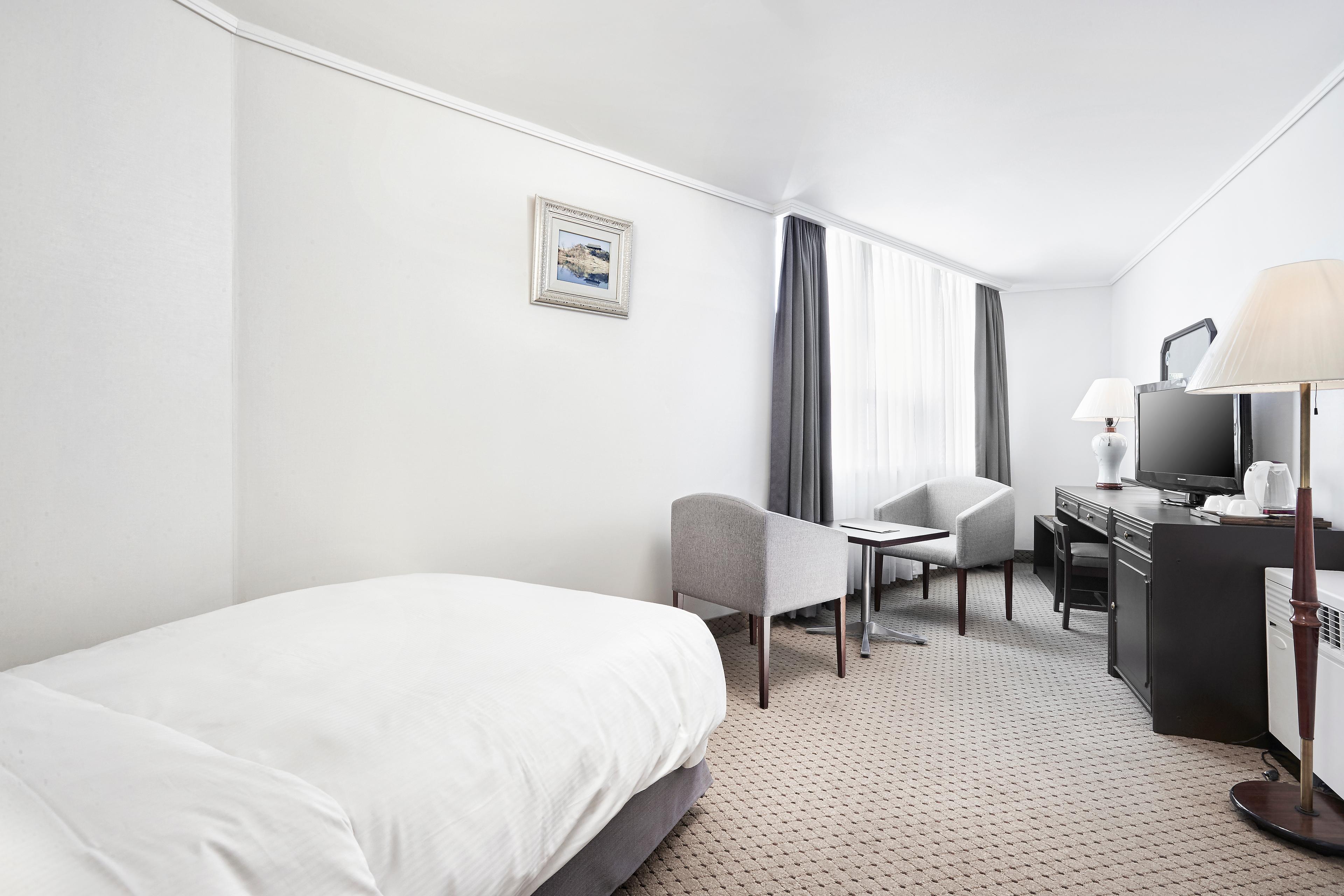 PRESIDENT HOTEL — 10