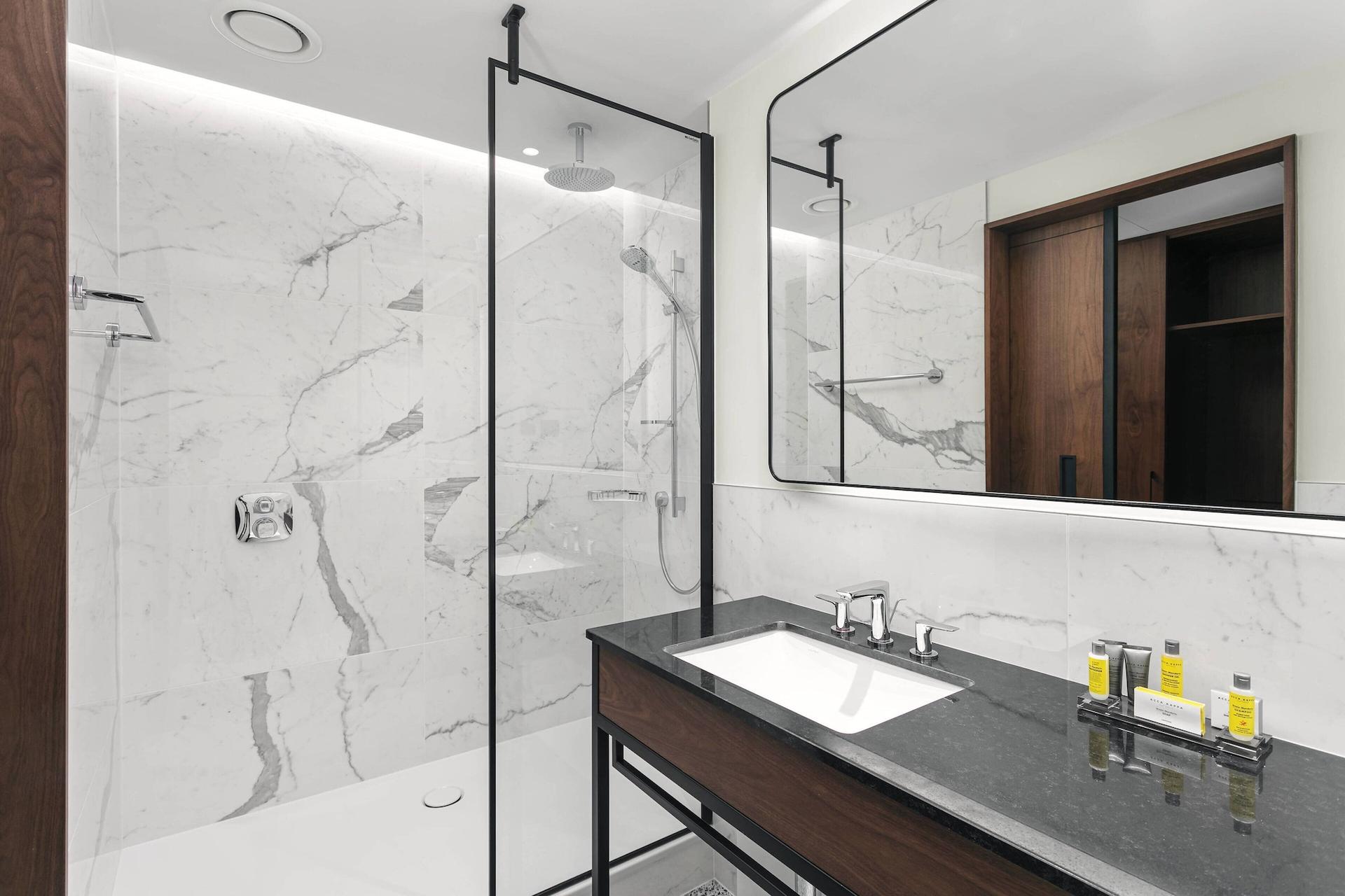 PRAGUE MARRIOTT HOTEL 4944 — 6