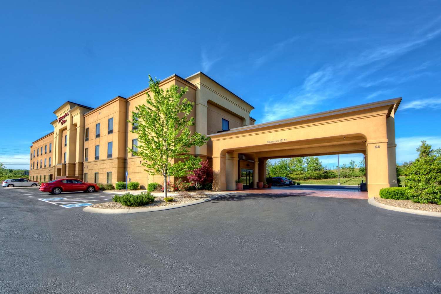 Hampton Inn Crossville — 3