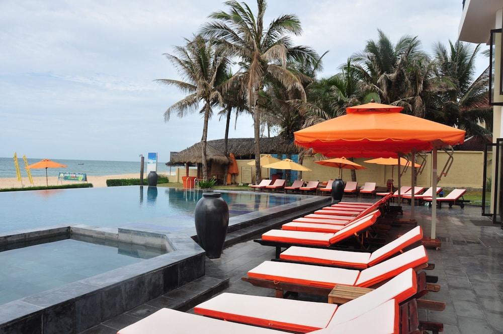 Unique Mui Ne Resort — 1