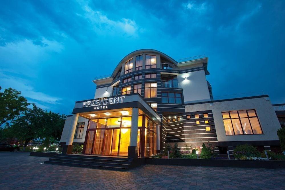 Prezident Hotel, Chisinau — 1