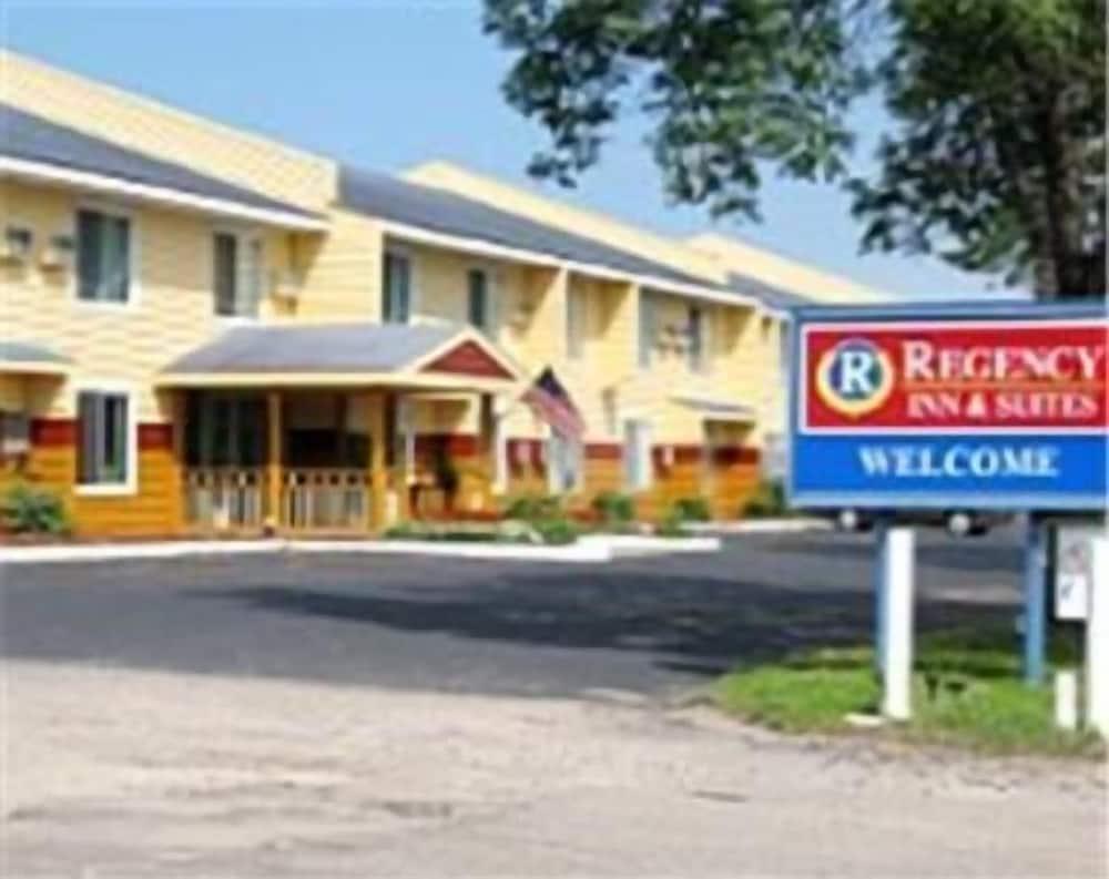 Regency Inn &amp; Suites — 3