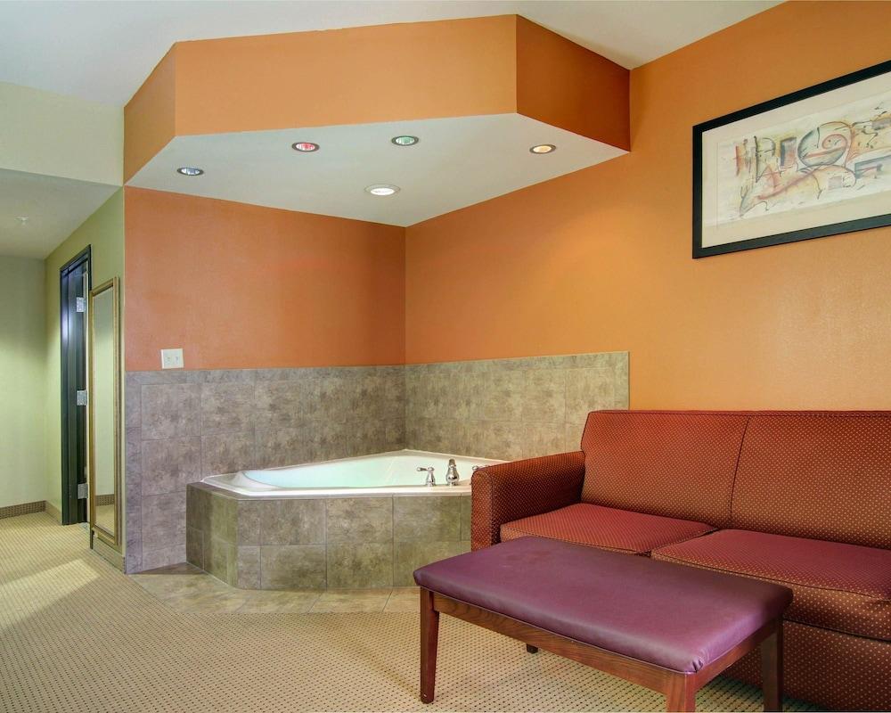 Comfort Suites El Paso West — 7