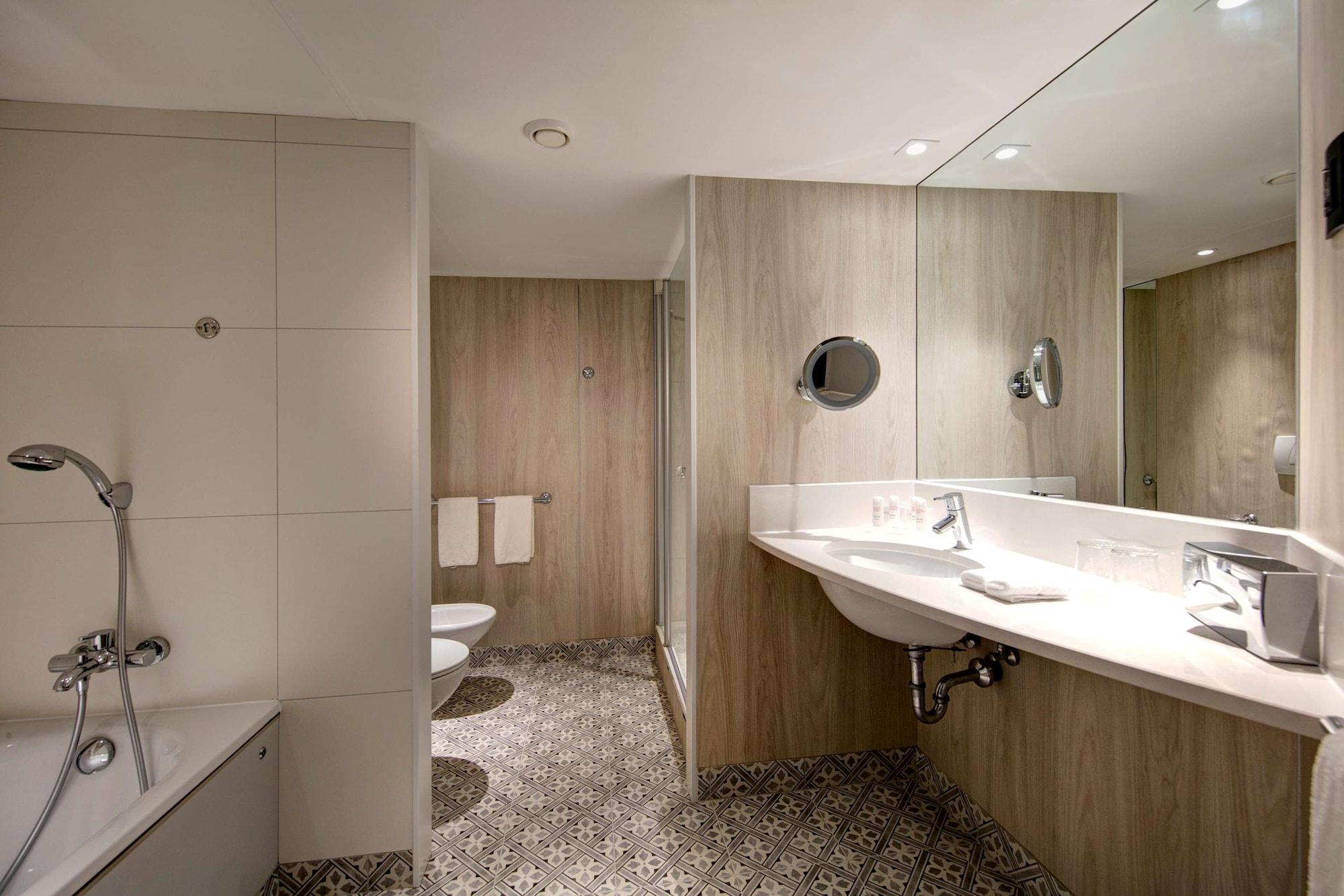 RADISSON BLU NICE 6864 — 10