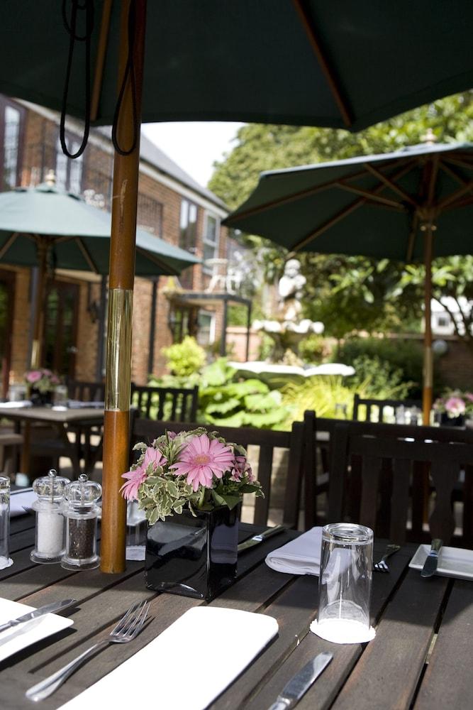 Cotswold Lodge Hotel — 1