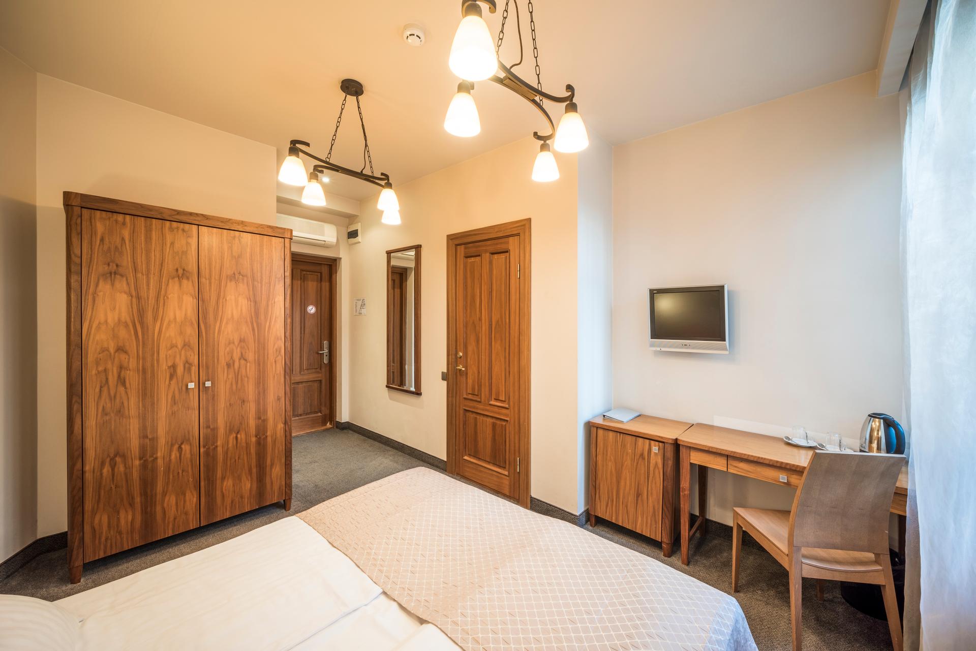 RIXWELL TERRACE DESIGN HOTEL(formerly WELLTON TERRACE DESIGN HOTEL) 992355 — 4