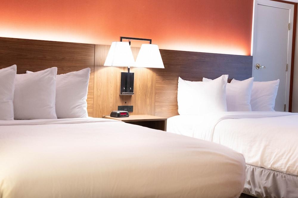 Hawthorn Suites by Wyndham Erie — 2