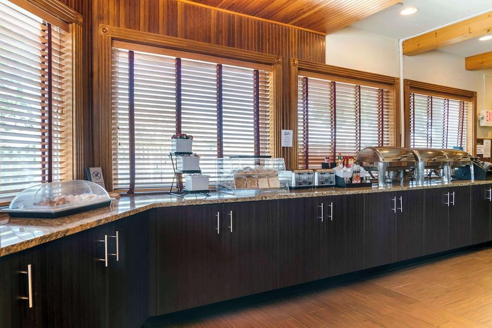 Best Western Greenfield Inn — 8
