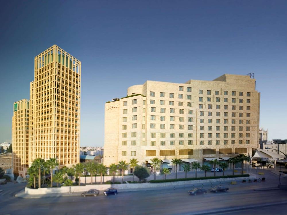 Grand Hyatt 16144 — 1