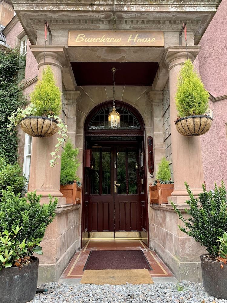 BUNCHREW HOUSE HOTEL — 1