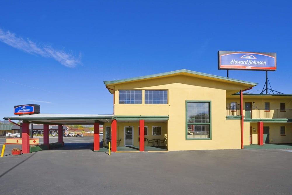 Howard Johnson by Wyndham Flagstaff University West — 2