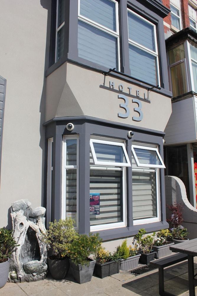 Hotel  33 — 1