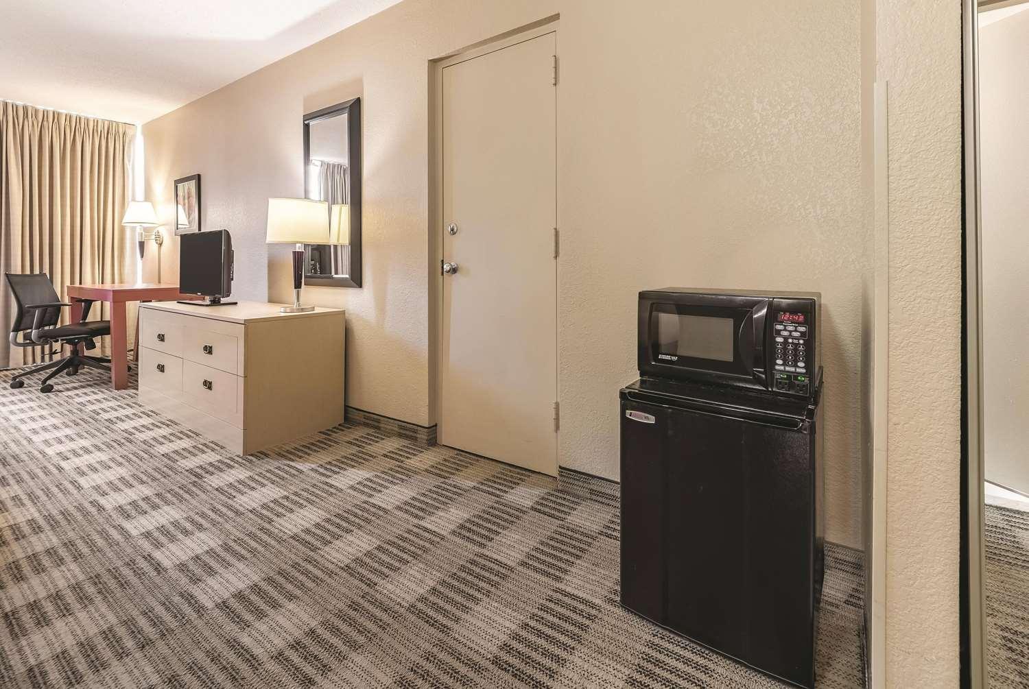 Ramada by Wyndham Fairfield NJ — 5
