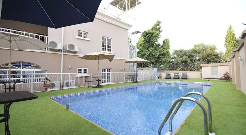 Sheer Luxury Apartment And Suites — 1